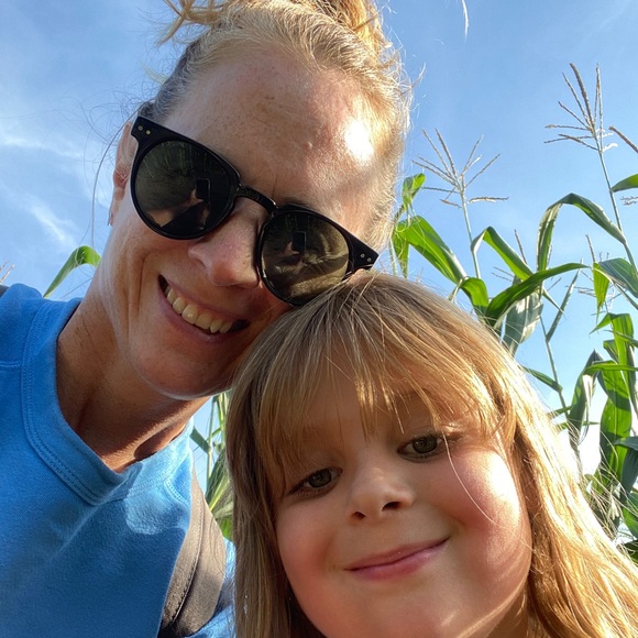 Meet your Posher, Leslie - Picture 1 of 1